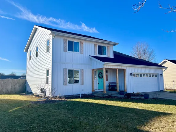 1090 Pickwick Dr, Rochelle, IL 61068