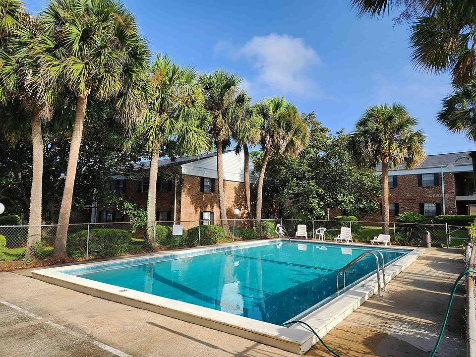 2nd image of 2203 W Pensacola St #7