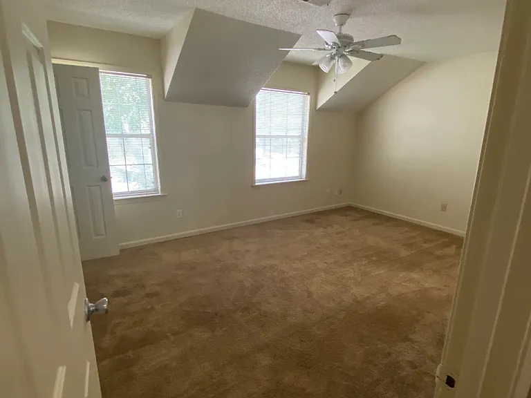 5211 Kimbark Woods Dr — Photo 23
