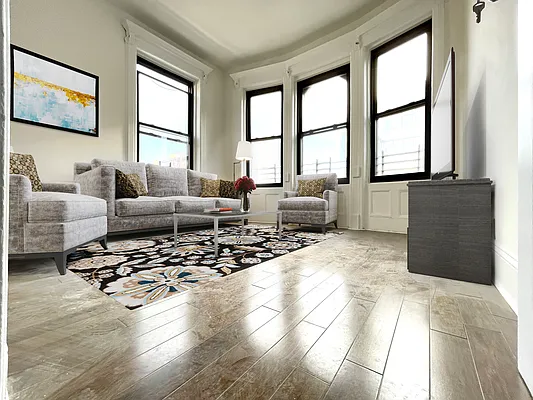 Rented by MOTION New York | media 6