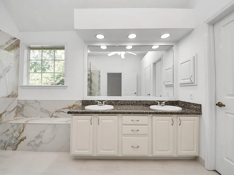 103 E Lakeridge Dr — Photo 38
