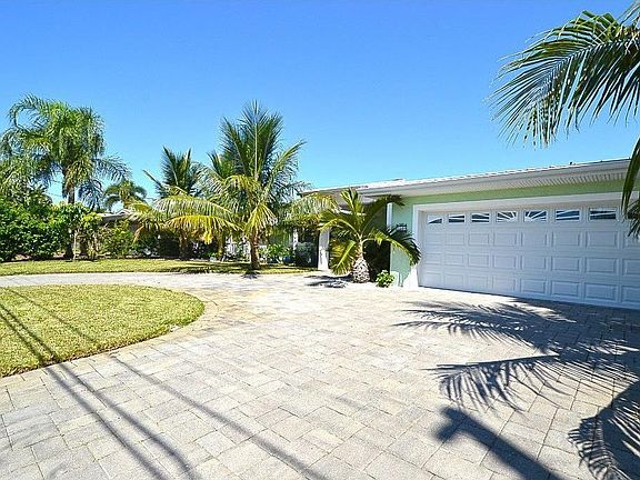 5th image of 2600 E Bay Isle Dr SE