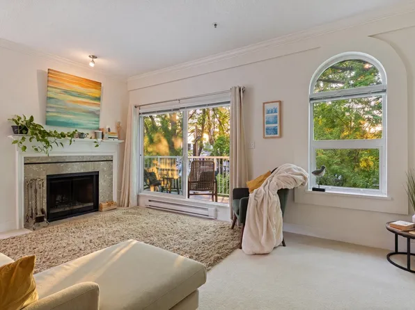 2256 W 7th Ave #307, Vancouver, BC V6K 1Y2