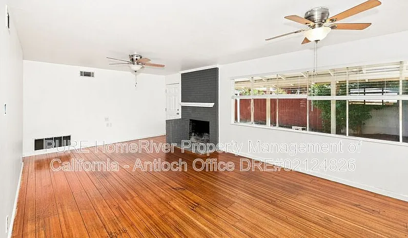 3 bed, 2.0 bath, 1100 sqft, $3,000 — Photo 3