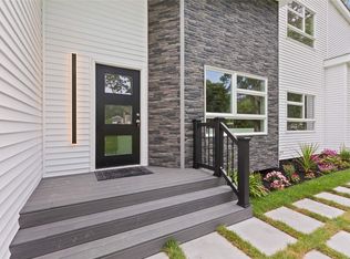 289 Munsell Rd, East Patchogue, NY 11772