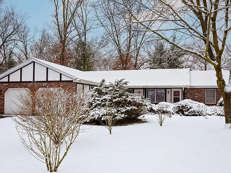 2 unit apartment that feels like a home!