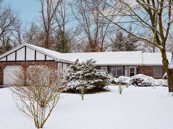 34093 Vauxhill Dr, Paw Paw, MI 49079