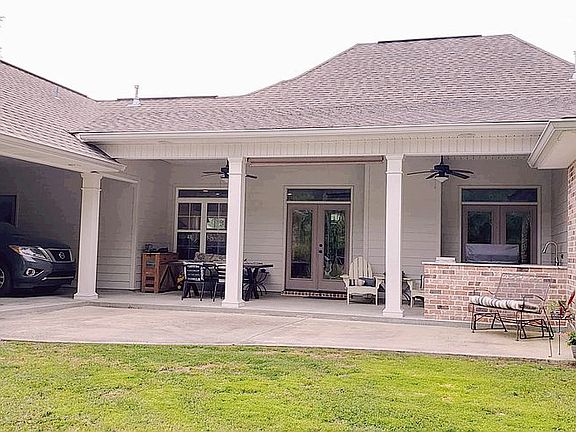 Spacious Back Porch