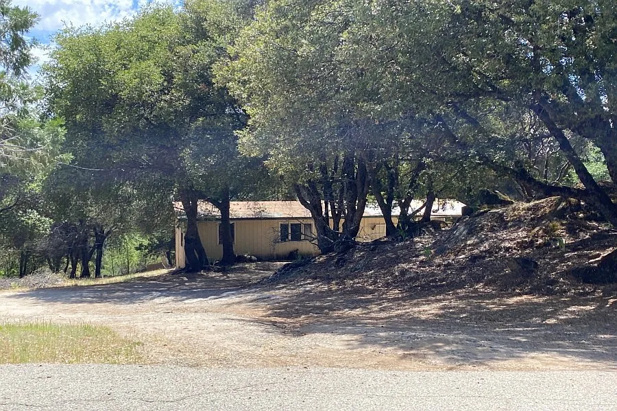 38188 Road 422 photo 1