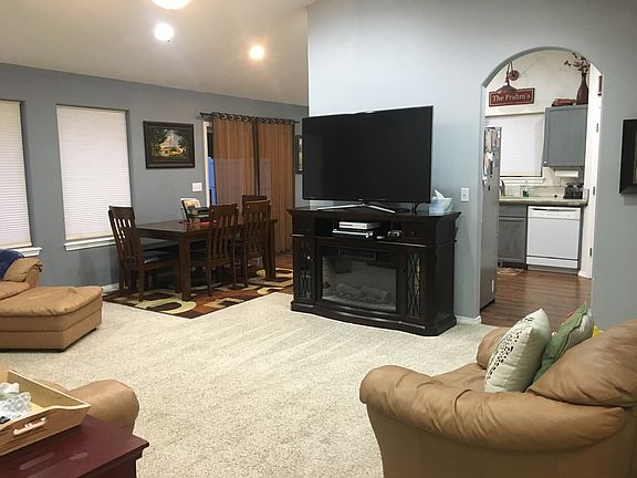 3rd image of 1004 N Rodeo St