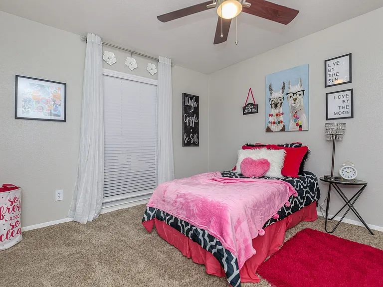 Bainbridge Apartments — Photo 19