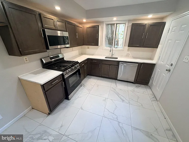 35 Emory Ave — Photo 2