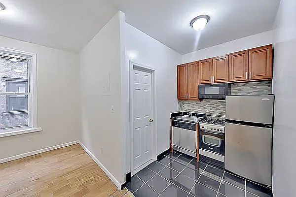 1st image of 85 Pitt St APT 10