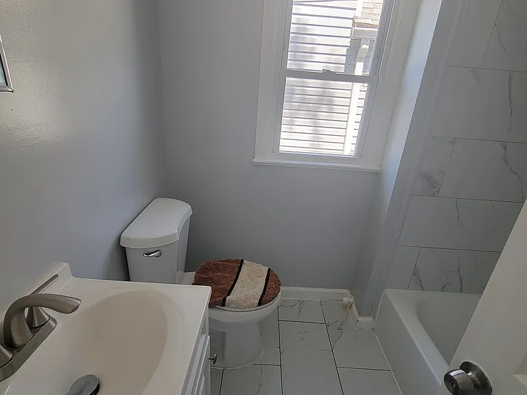 594 Christopher St #2 — Photo 4