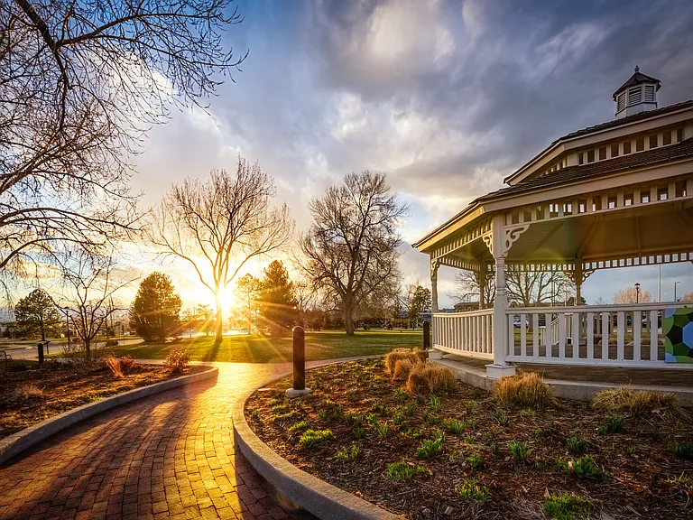 Explore Colorado
s beauty with nearby hiking and mountain views.