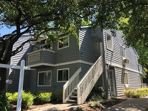 2nd image of 1482 Four Oaks Cir