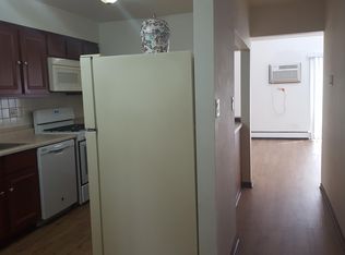 490 Pleasant Run Dr #E, Wheeling, IL 60090