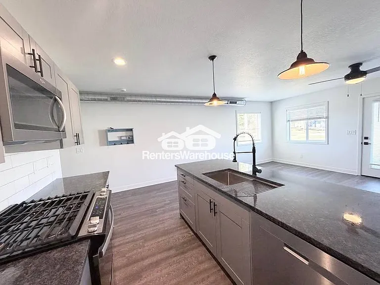 2103 Willis Ave — Photo 5