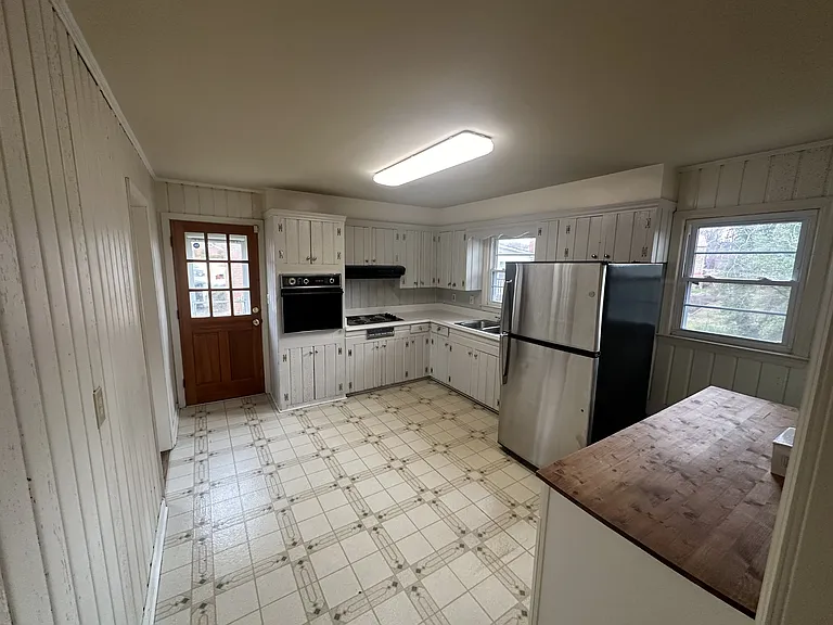 141 Dublin Ct — Photo 10