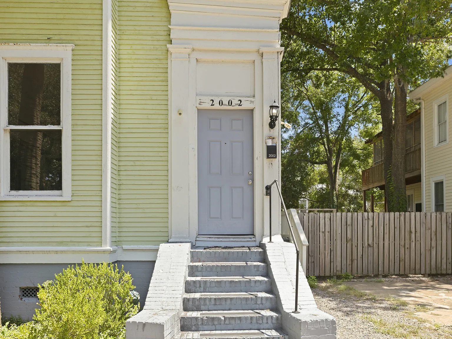 4 bed, 1800 sqft, $3,200 — Photo 2