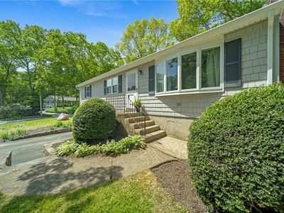 10 Meadowland Dr, North Kingstown, RI, 02852