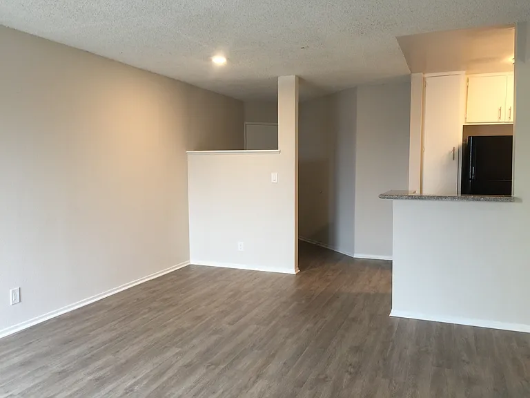 IMT 14227 Vanowen — Photo 23