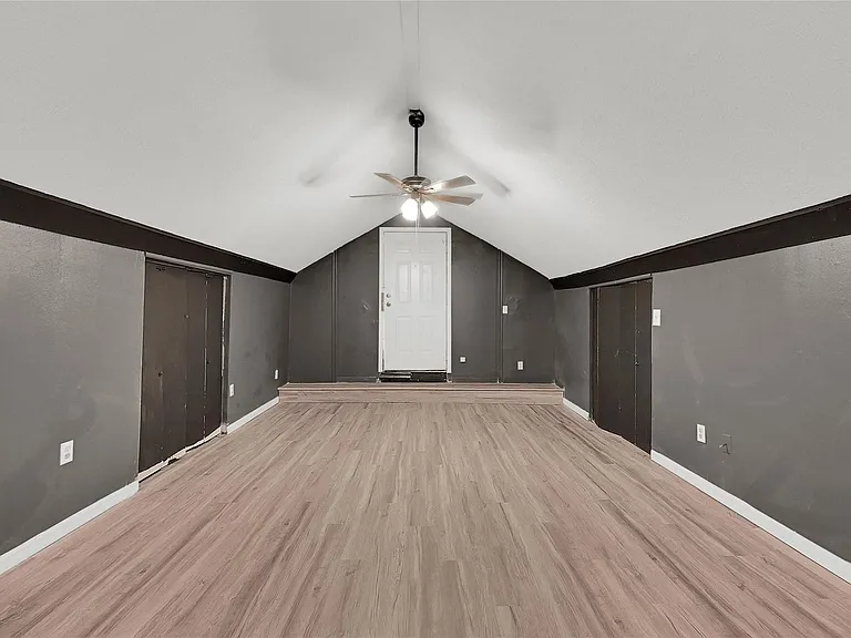 310 N Rock Island St — Photo 3