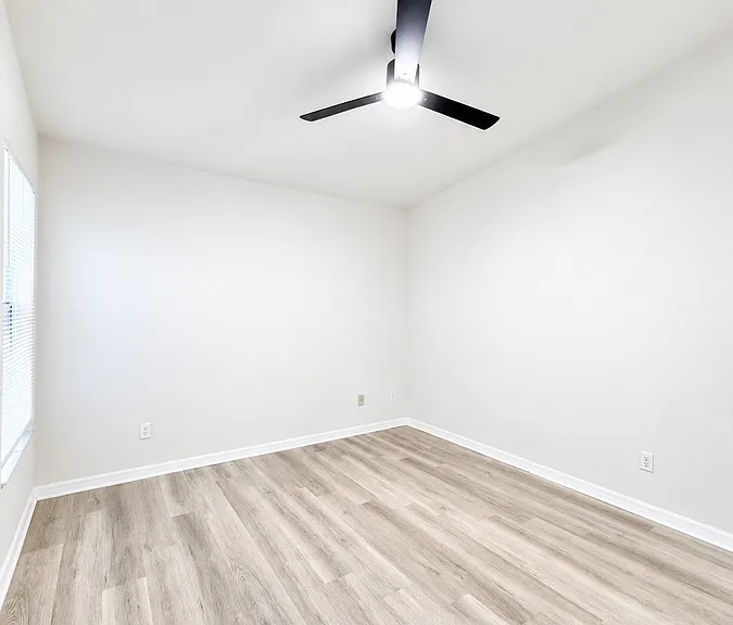 320 SW 3rd Pl #2 — Photo 25