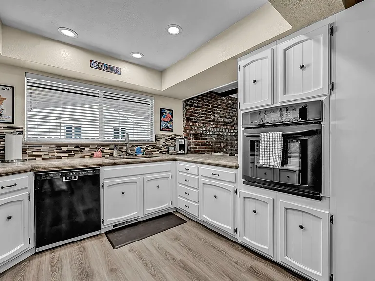 1490 Foster Dr — Photo 14
