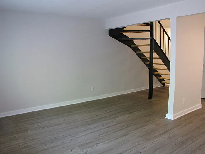 220 Elizabeth St — Photo 3