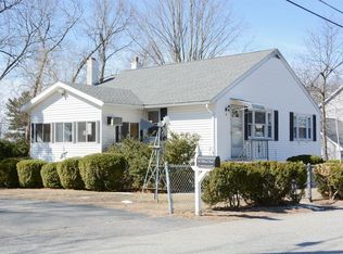 32 Hillcrest Rd, Dracut, MA 01826