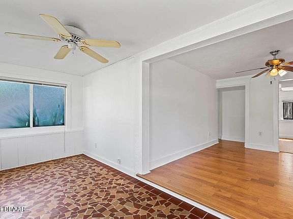 3rd image of 826 Daytona Ave