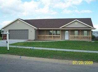 414 S 6th St, Evansville, WI 53536