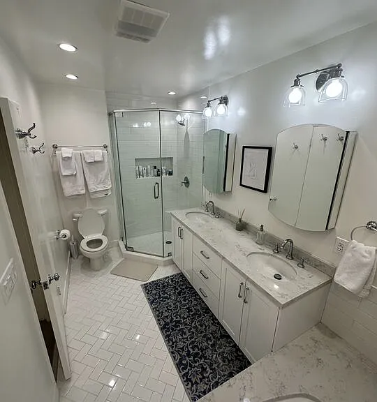 451 S Barrington Ave #202 — Photo 12