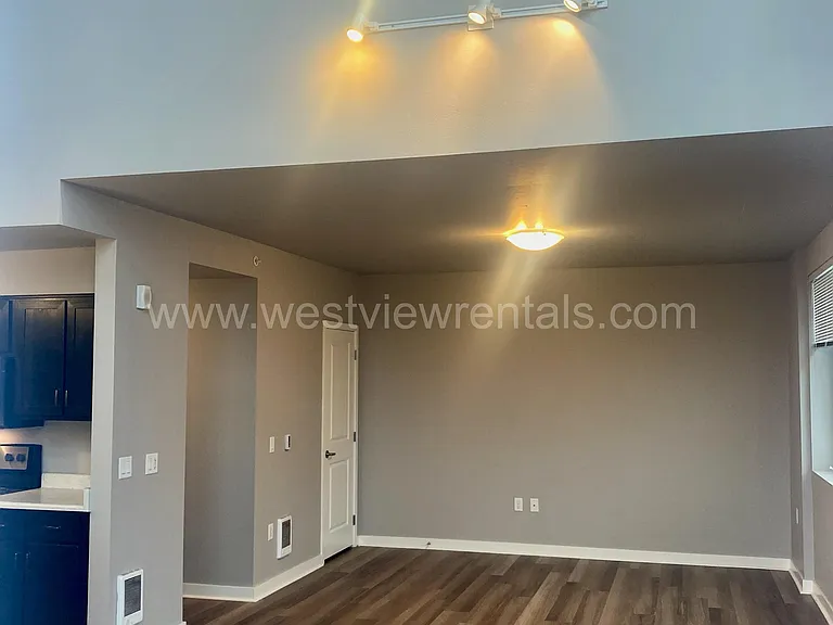 203 E Laurel St — Photo 233