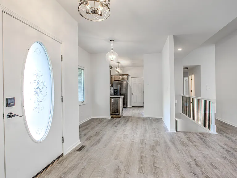 1909 Clear Ct — Photo 2