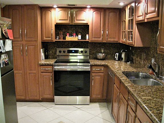 2nd image of 437 Golden Isles Dr APT 11I