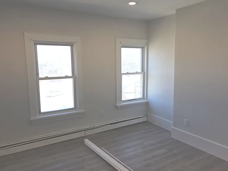 1 Wayne Ave #4 — Photo 5