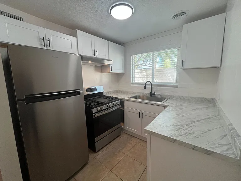 1433 S Kenneth Pl — Photo 6