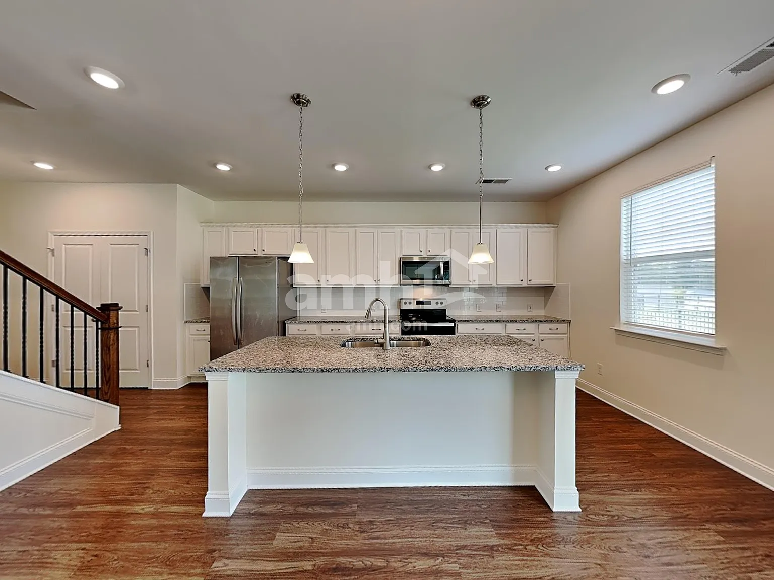 5 bed, 3.0 bath, 2407 sqft, $2,900 — Photo 3