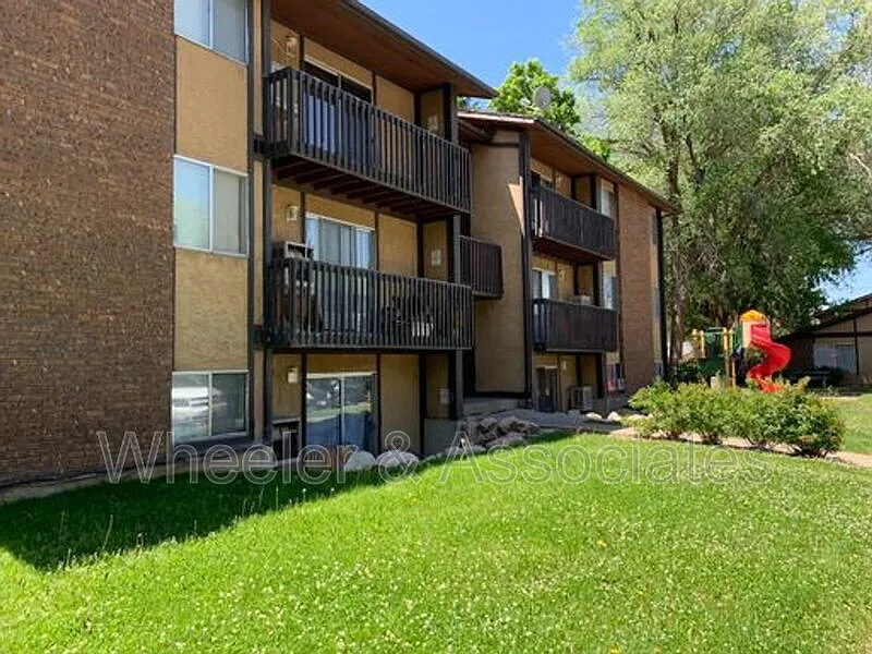 2 bed, 1.0 bath, 900 sqft, $975 — Photo 1