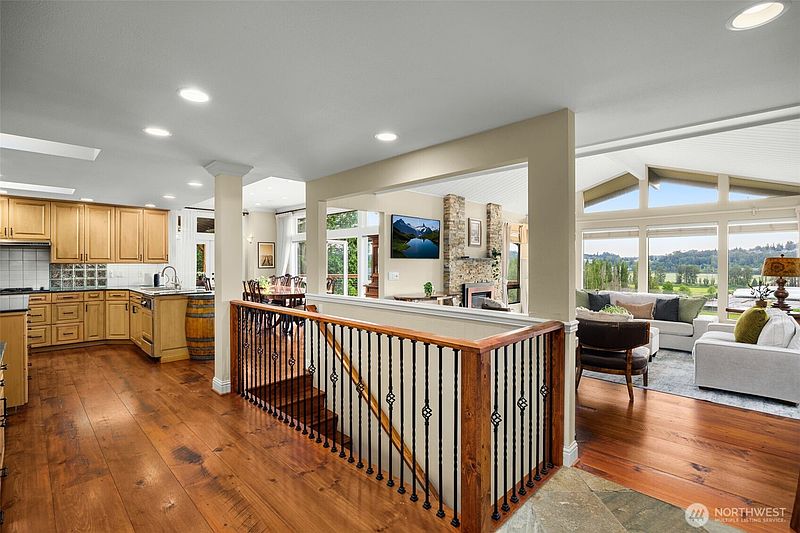 4th image of 13244 Woodinville-Redmond Road NE