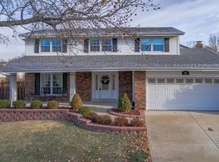 561 Summit View Ct, Fenton, MO 63026