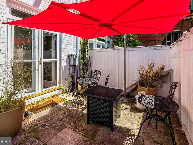 954 N Washington St — Photo 48