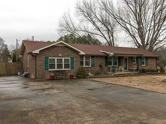 2nd image of 104 Glade St