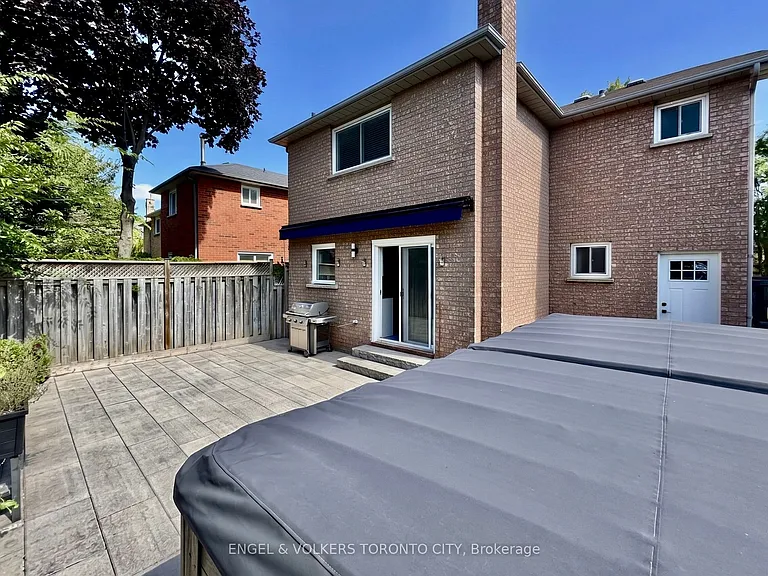 2052 Oak Bliss Cres — Photo 27