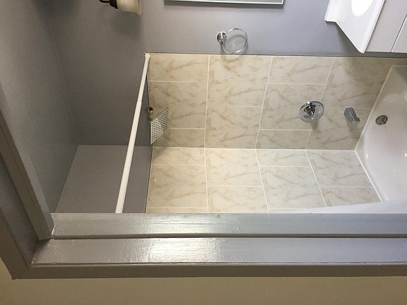 5th image of 1335 W 102nd St APT 10