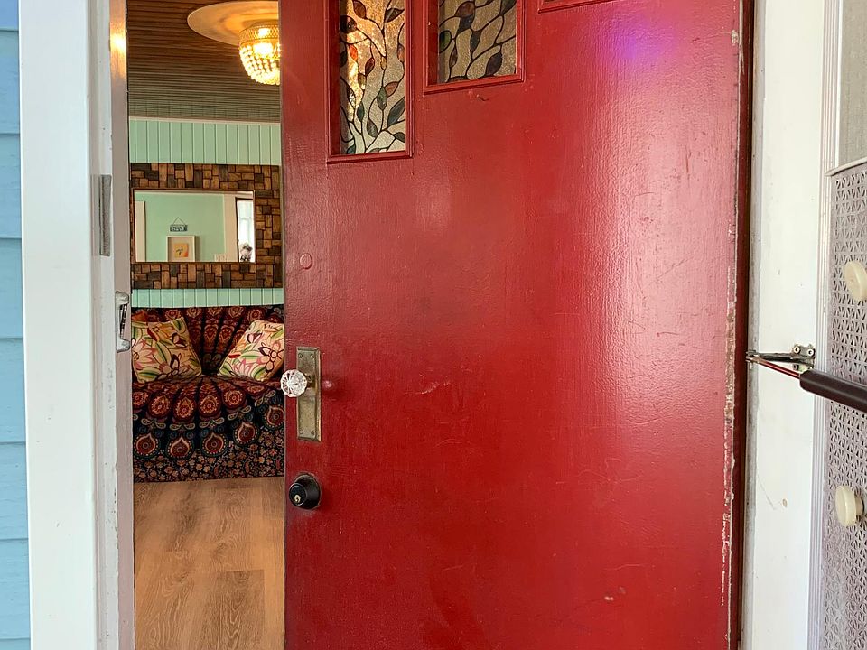 Galveston Bungalow for lease_Fully Furnished_ALL BILLS INCLUDED_Short Term Lease_ Entry #B