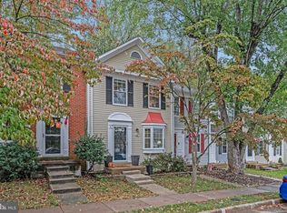 54 Huntley Ct, Sterling, VA