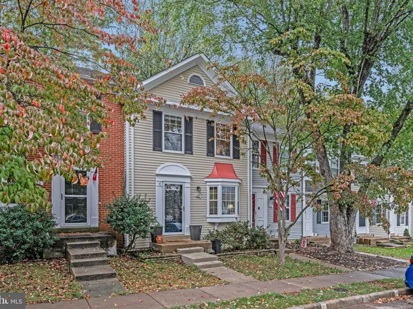 54 Huntley Ct, Sterling, VA 20165